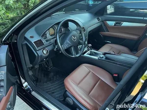 Second-hand Mercedes 220 170 CP (125 kW) 2009 Negru Berlinǎ