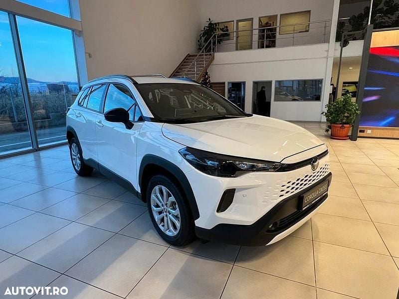 Culoarealb Nouă 2025 Toyota Corolla Cross Active SUV | 33.200 EUR - Imagine 1/4