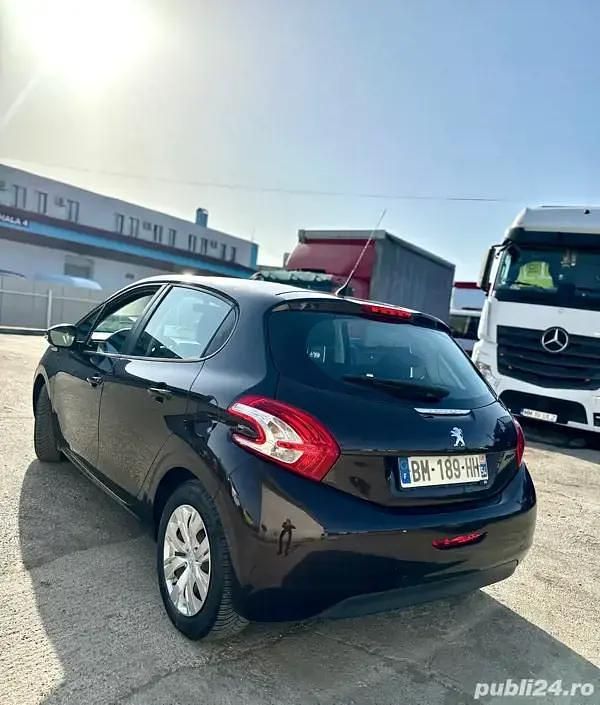 Utilizat 2013 Peugeot 208 Hatchback | 3.250 EUR (Preț bun) - Imagine 1/4
