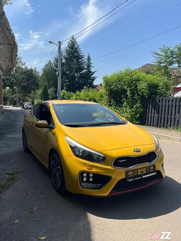 Auriu Utilizat 2016 Kia ProCeed GT 2 Hatchback | 12.500 EUR - Imagine 1/4