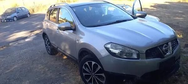 Argintiu Utilizat 2013 Nissan Qashqai SUV | 6.400 EUR (Preț bun) - Imagine 1/4