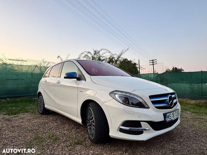 Culoarealb Utilizat 2017 Mercedes B250e Monovolum | 15.900 EUR - Imagine 1/4