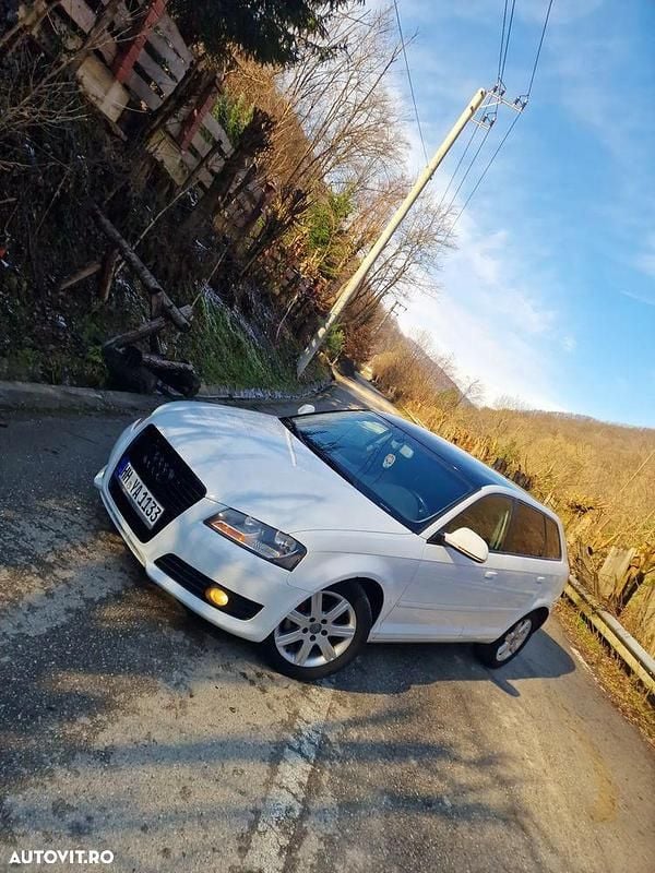 Second-hand Audi A3 S-Line 140 CP (102 kW) 2009 Culoarealb Hatchback