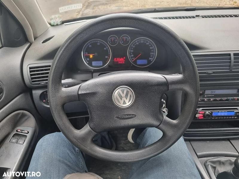 Culoarealbastru Utilizat 2005 VW Passat Berlinǎ | 2.500 EUR (Preț OK) - Imagine 1/4