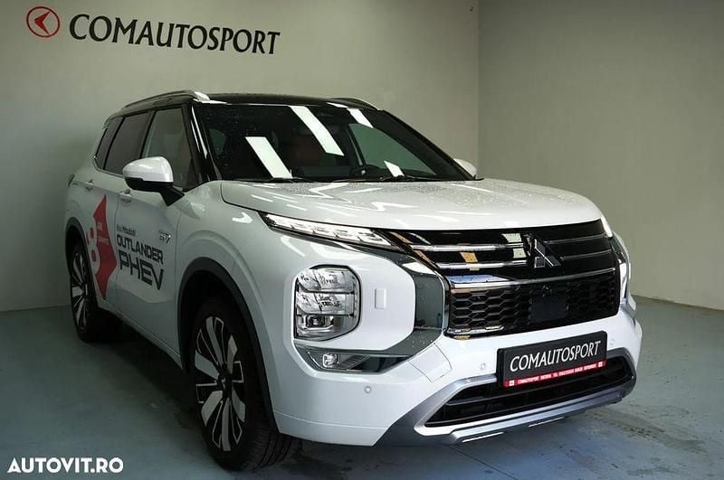 Alb Utilizat 2024 Mitsubishi Outlander P-HEV SUV | 58.806 EUR - Imagine 1/4