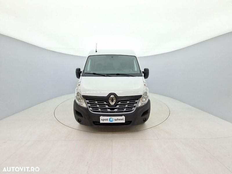 Second-hand Renault Master 145 CP (106 kW) 2019 Culoarealb SUV