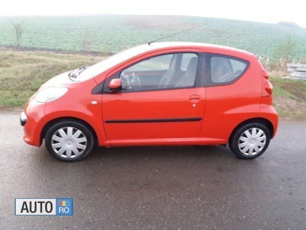 Second-hand Peugeot 107 75 CP (55 kW) 2007 Rosu Hatchback