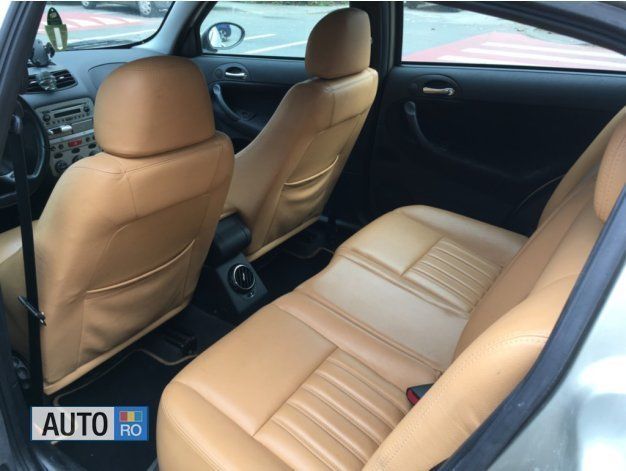 Second-hand Alfa Romeo 147 105 CP (77 kW) 2004 Bej Hatchback