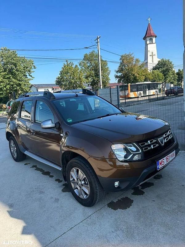 Culoaremaro Utilizat 2015 Dacia Duster Prestige SUV | 7.600 EUR (Preț OK) - Imagine 1/4
