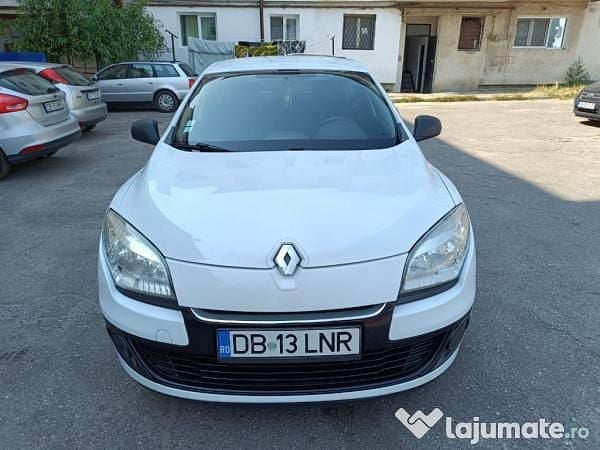 Utilizat 2012 Renault Mégane III Hatchback | 3.650 EUR (Preț bun) - Imagine 1/4