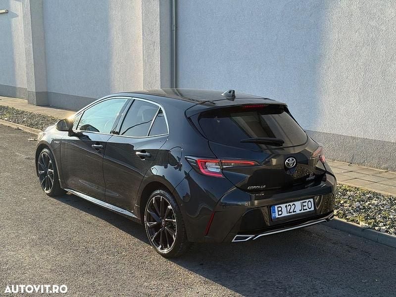 Second-hand Toyota Corolla Plus 178 CP (130 kW) 2021 Culoarenegru Hatchback