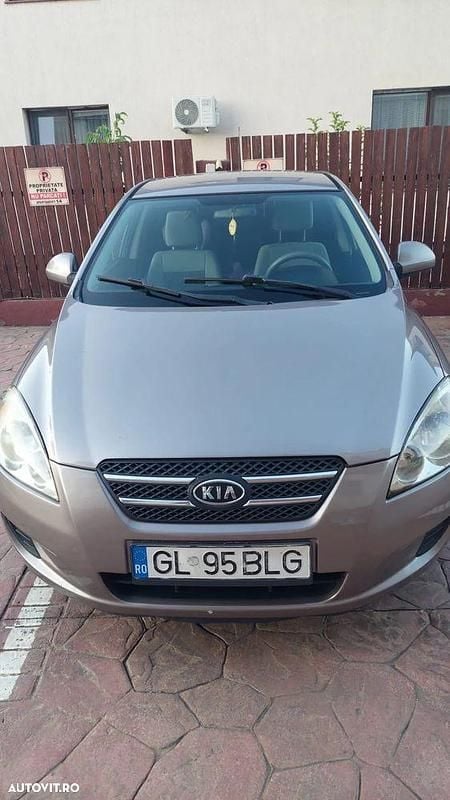 Culoaremaro Utilizat 2008 Kia Ceed Hatchback | 2.200 EUR (Preț OK) - Imagine 1/4