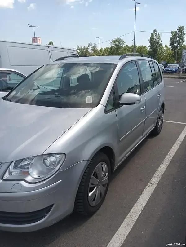 Gri Utilizat 2008 VW Touran Monovolum | 3.700 EUR - Imagine 1/4