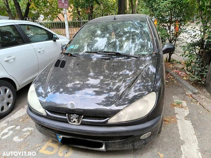 Culoarenegru Utilizat 2004 Peugeot 206 Hatchback | 800 EUR (Puțin scump) - Imagine 1/2