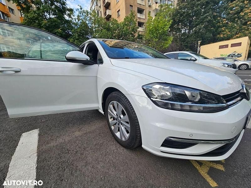 Alb Utilizat 2018 VW Golf VII Comfortline Hatchback | 8.550 EUR (Preț bun) - Imagine 1/4