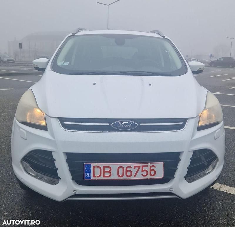 Second-hand Ford Kuga Titanium 163 CP (119 kW) 2014 Culoarealb SUV