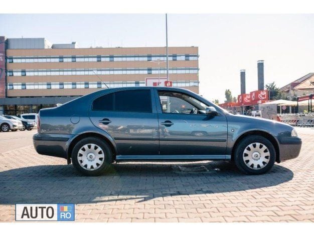 Gri Utilizat 2009 Skoda Octavia Berlinǎ | 4.490 EUR (Preț OK) - Imagine 1/4