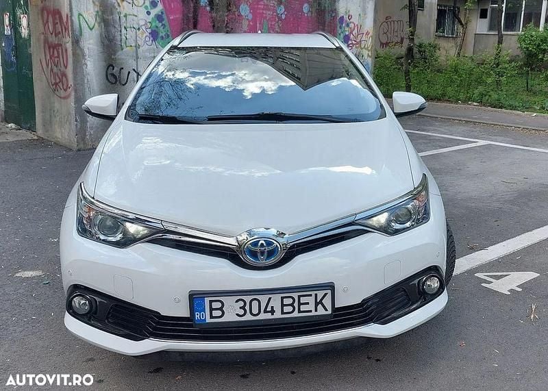 Culoarealb Utilizat 2018 Toyota Auris Hybrid Break | 11.600 EUR (Preț bun) - Imagine 1/4