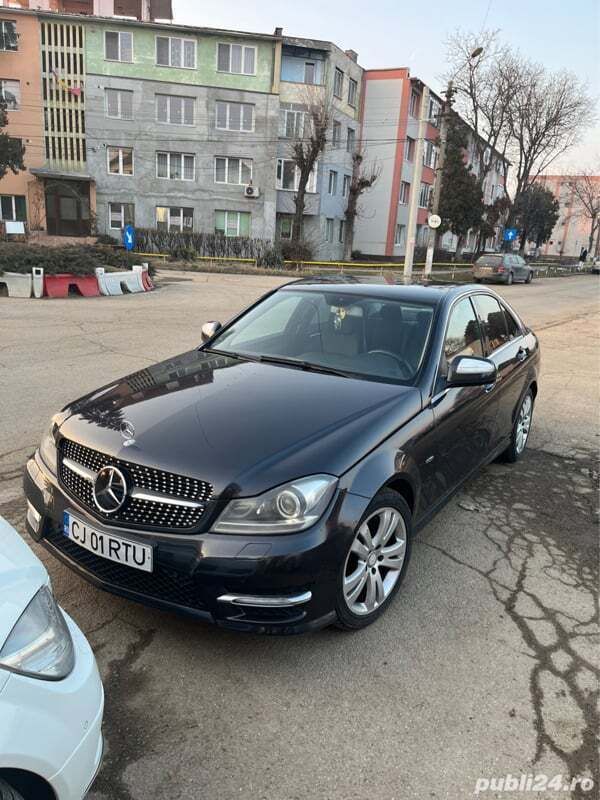 Second-hand Mercedes 220 170 CP (125 kW) 2009 Berlinǎ