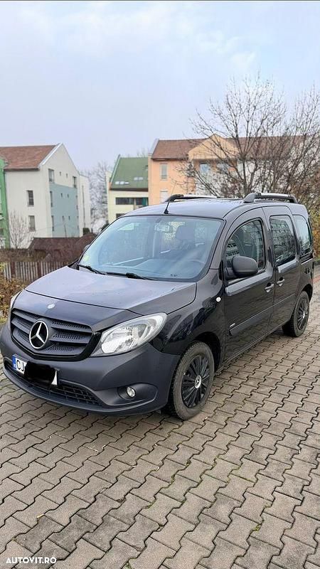 Culoarenegru Utilizat 2015 Mercedes Citan 109 Break | 9.200 EUR - Imagine 1/4