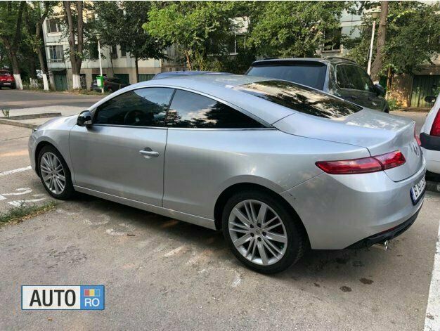Second-hand Renault Laguna Coupé 159 CP (116 kW) 2010 Gri Coupe
