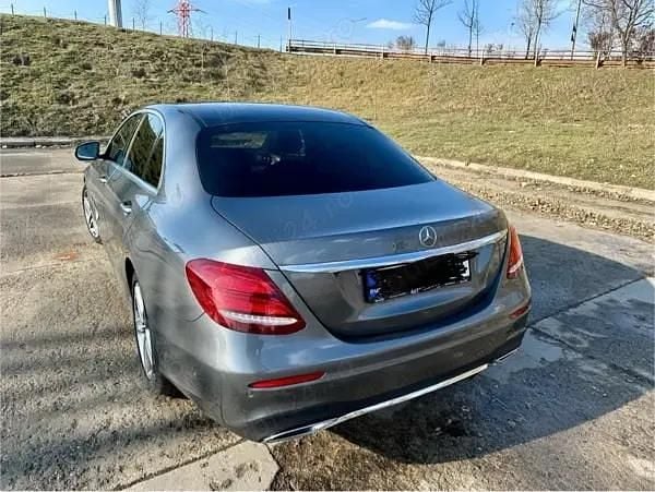Second-hand Mercedes E220 AMG line 194 CP (142 kW) 2016 Berlinǎ