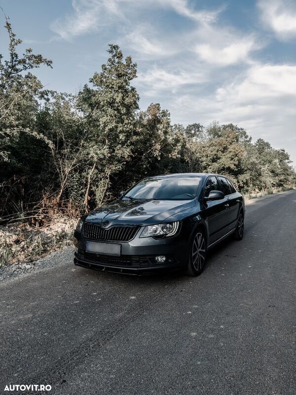Gri Utilizat 2015 Skoda Superb Berlinǎ | 11.500 EUR (Preț OK) - Imagine 1/4