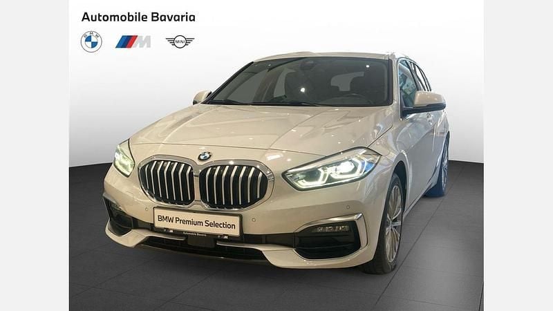 Mineral white metallic metalizat Utilizat 2022 BMW 118 Comfort Edition Hatchback | 20.304 EUR (Preț bun) - Imagine 1/4