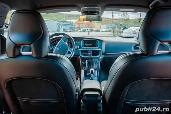 Second-hand Volvo V40 88 CP (64 kW) 2016 Negru Hatchback