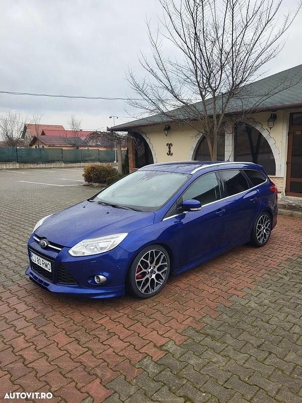 Second-hand Ford Focus 150 CP (110 kW) 2014 Culoarealbastru Break