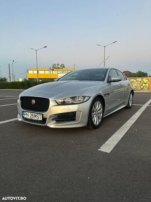 Culoareargint Utilizat 2016 Jaguar XE R-Sport Berlinǎ | 10.500 EUR (Preț bun) - Imagine 1/4