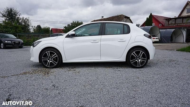 Second-hand Peugeot 208 GT 102 CP (75 kW) 2020 Culoarealb Hatchback