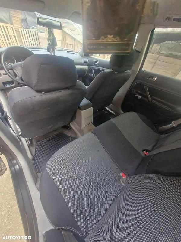 Second-hand VW Passat Basis 100 CP (73 kW) 2001 Culoarenegru Break