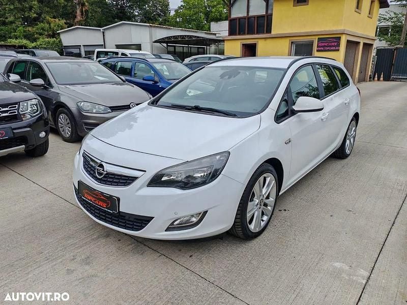 Culoarealb Utilizat 2012 Opel Astra Innovation Break | 4.999 EUR (Preț OK) - Imagine 1/4