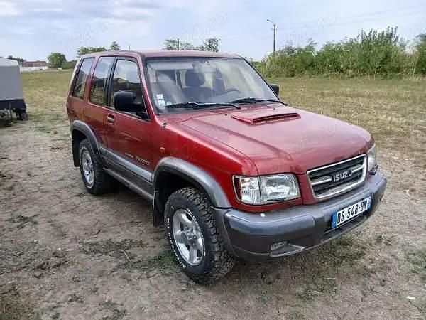 Second-hand Isuzu Trooper 156 CP (114 kW) 2000 Rosu SUV