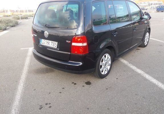 Second-hand VW Touran Highline 136 CP (100 kW) 2004 Negru Monovolum