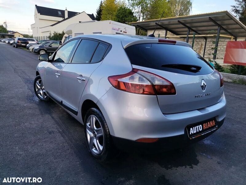 Second-hand Renault Mégane III Expression 130 CP (95 kW) 2011 Argint