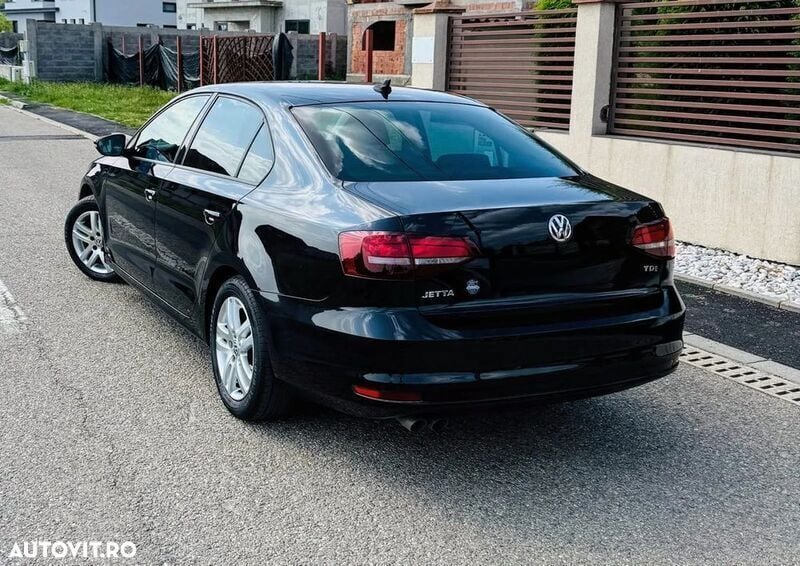 Negru Utilizat 2015 VW Jetta Berlinǎ | 8.750 EUR (Preț OK) - Imagine 1/4
