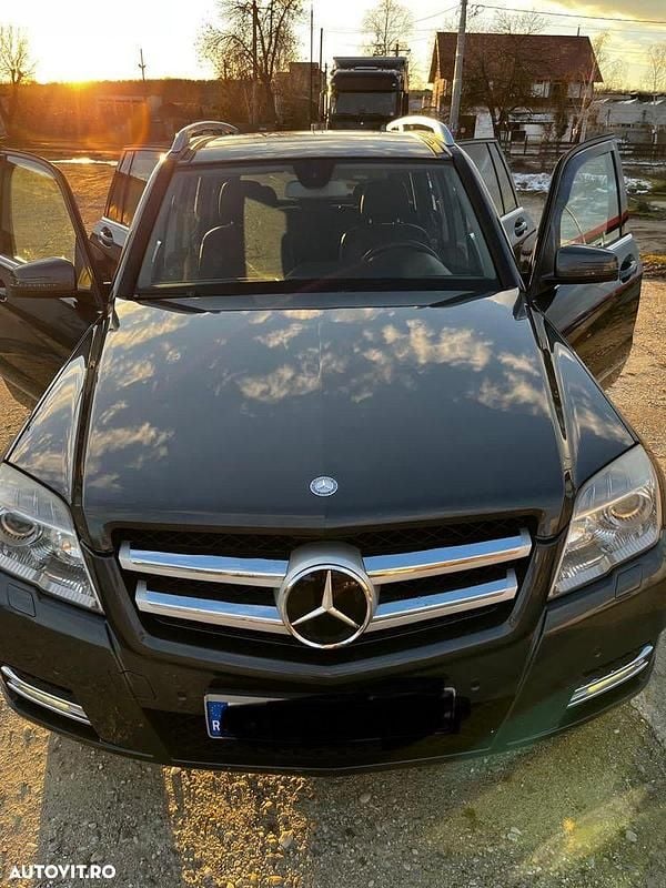 Culoaregri Utilizat 2011 Mercedes GLK220 SUV | 10.900 EUR (Puțin scump) - Imagine 1/4