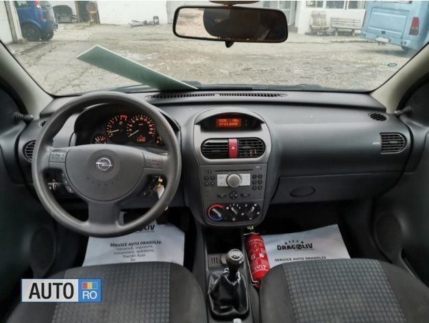 Second-hand Opel Corsa 70 CP (51 kW) 2005 Gri metalizat Berlinǎ