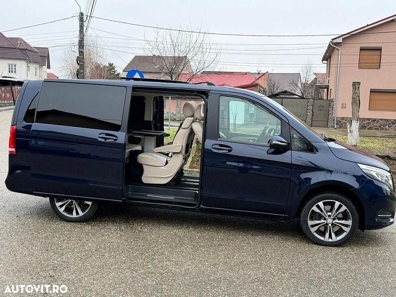Second-hand Mercedes V250 Exclusive 190 CP (139 kW) 2018 Culoarealbastru Monovolum