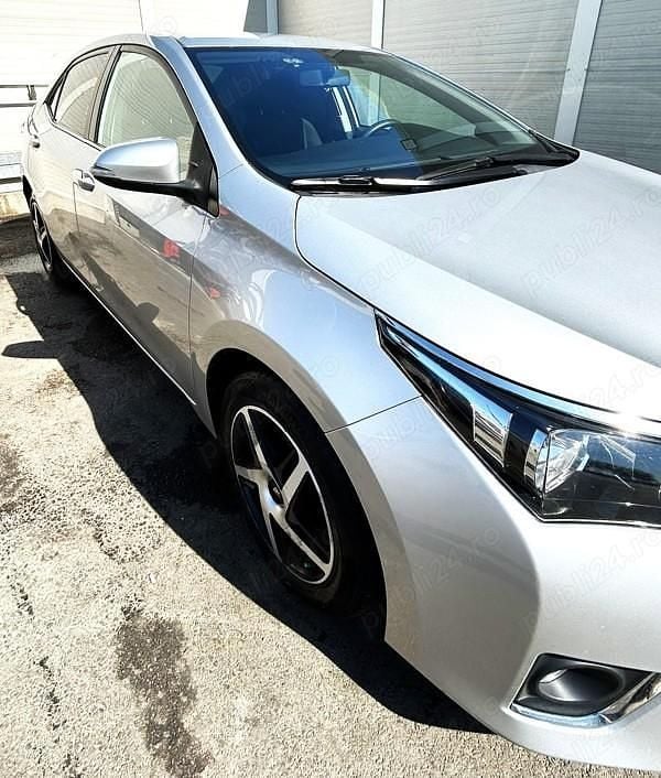Second-hand Toyota Corolla 132 CP (97 kW) 2016 Argintiu Berlinǎ