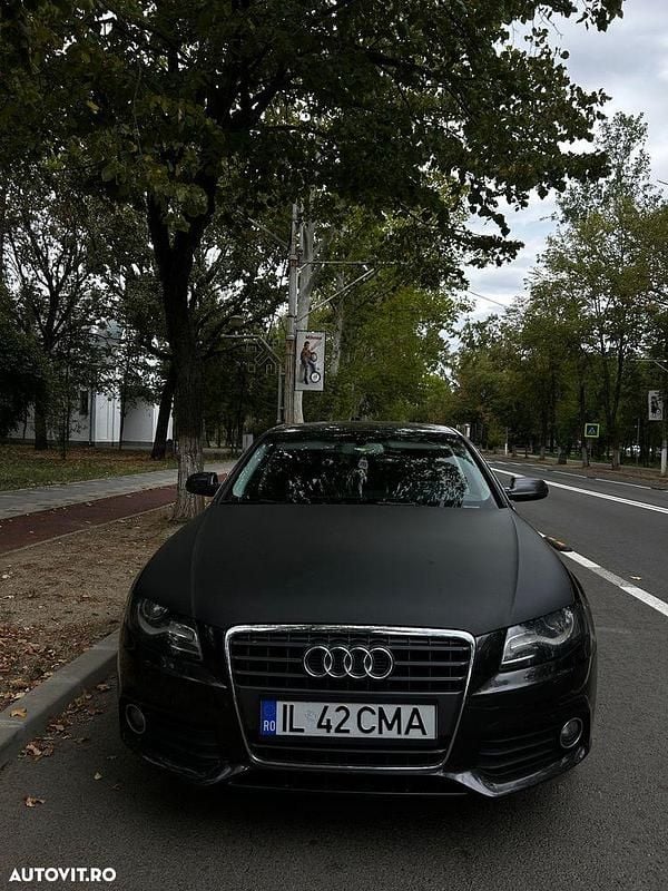 Culoarenegru Utilizat 2011 Audi A4 Berlinǎ | 7.500 EUR (Preț OK) - Imagine 1/4