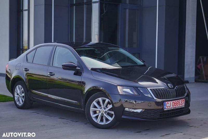 Culoarenegru Utilizat 2019 Skoda Octavia Ambition Berlinǎ | 9.000 EUR (Preț bun) - Imagine 1/4