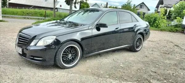 Utilizat 2012 Mercedes E220 Berlinǎ | 5.900 EUR - Imagine 1/4