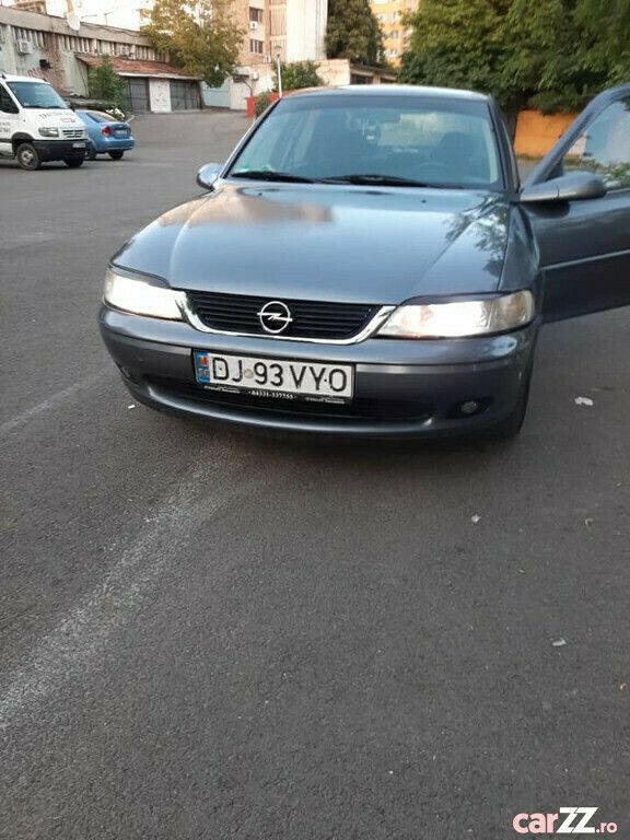 Second-hand Opel Vectra 101 CP (74 kW) 2001 Gri Berlinǎ