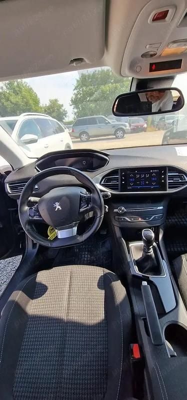 Second-hand Peugeot 308 130 CP (95 kW) 2019 Hatchback