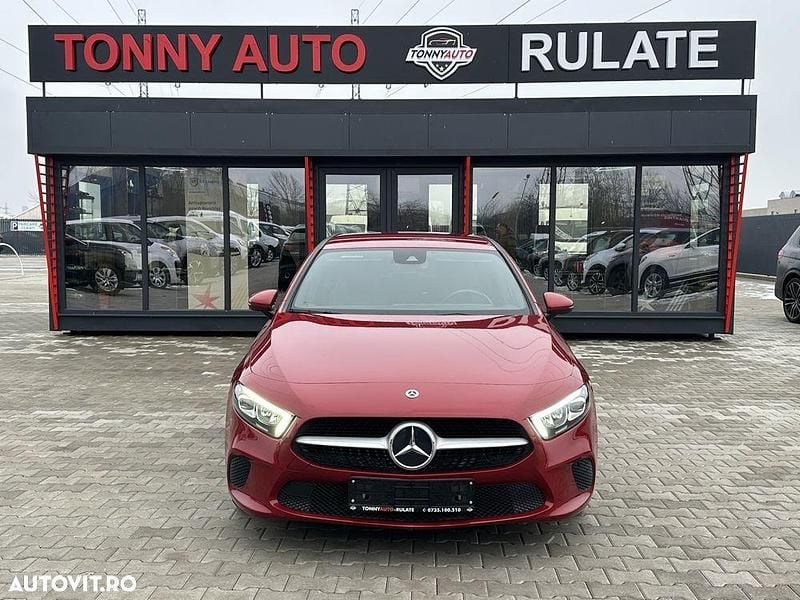 Culoarerosu Utilizat 2020 Mercedes A180 Style Hatchback | 14.990 EUR (Super Preț) - Imagine 1/4