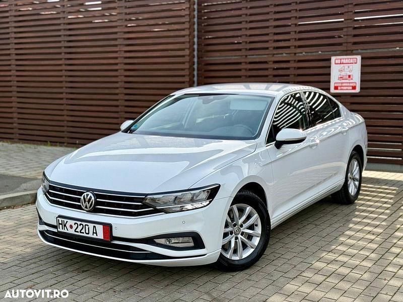 Culoarealb Utilizat 2020 VW Passat Comfortline Break | 15.690 EUR (Preț OK) - Imagine 1/4