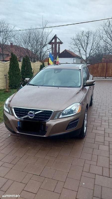 Culoaremaro Utilizat 2011 Volvo XC60 SUV | 8.599 EUR (Preț bun) - Imagine 1/4